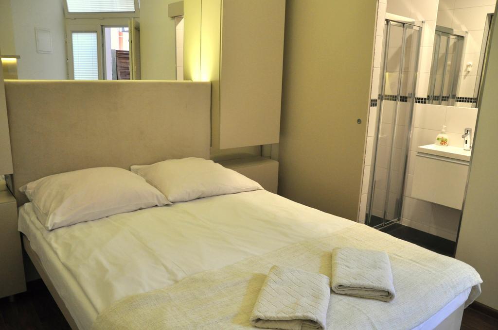 Mirror Apartments Cracovia Exterior foto